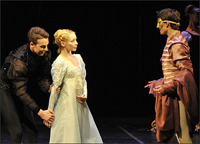 Michael Banzhaf als Graf Paris, Iana Salenko als Julia und Marian Walter als Romeo