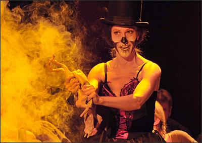 Stella Doufexis als Carmen
