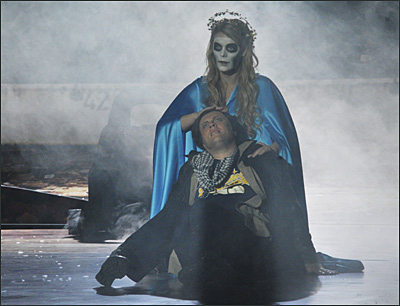 Ina Kringelborn als Micaela und Timothy Richards als Don José