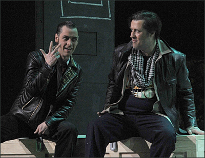 Günter Papendell als Escamillo und Timothy Richards als Don José