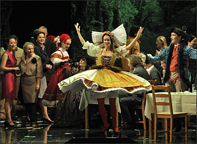 Tanzszene aus der Oper Die verkaufte Braut an der Staatsoper Berlin