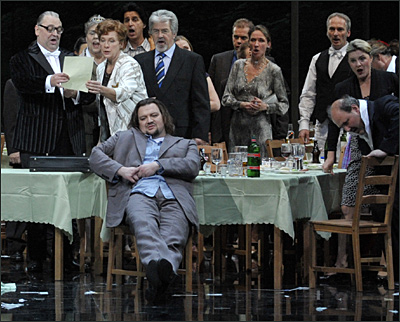 Szenenfoto aus der Staatsoper Berlin - Die verkaufte Braut Premiere November 2011