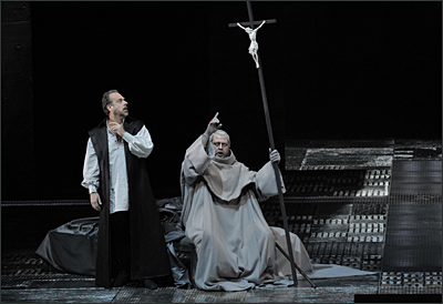 Roberto Scandiuzzi und Ante Jerkunica in Don Carlo