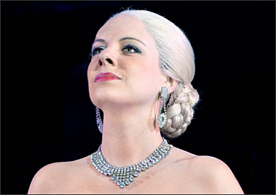 Abigail Jaye im Musical Evita