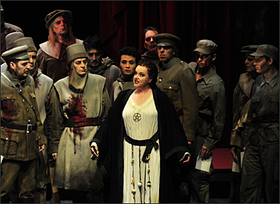 Petra Lang als Ortrud in Lohengrin