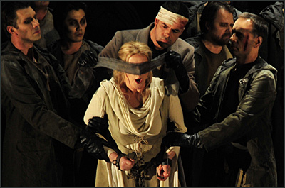 Ricarda Merbeth als Elsa von Brabant