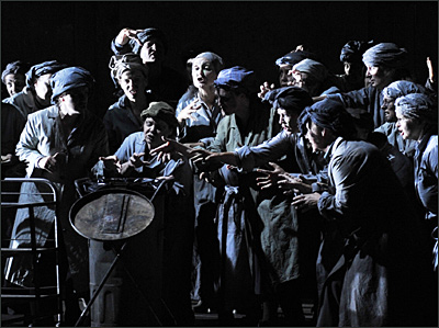 Die Hexen in Macbeth an der Deutschen Oper