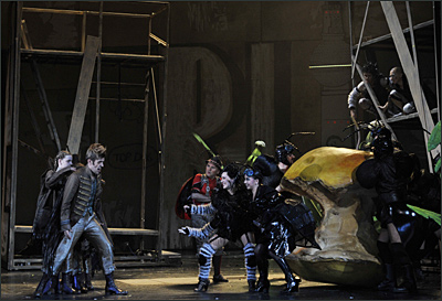 Theaterfoto aus der Kinderoper Mikropolis