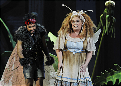 Matthias Siddhartha Otto und Erika Roos in der Oper Mikropolis