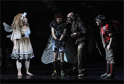 Kinderoper Mikropolis mit Erika Roos, Matthias Siddhartha Otto, Horst Lamnek und Peter Renz