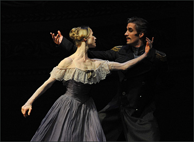 Nadja Saidakova mit Leonard Jakovina in Onegin