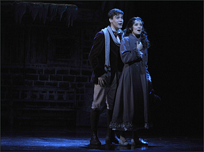 Michael Heller als Alfred und Am&eacute;lie Dobler als Sarah in Tanz der Vampire