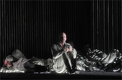 Szenenfoto der Oper Wozzeck mit Roman Trekel